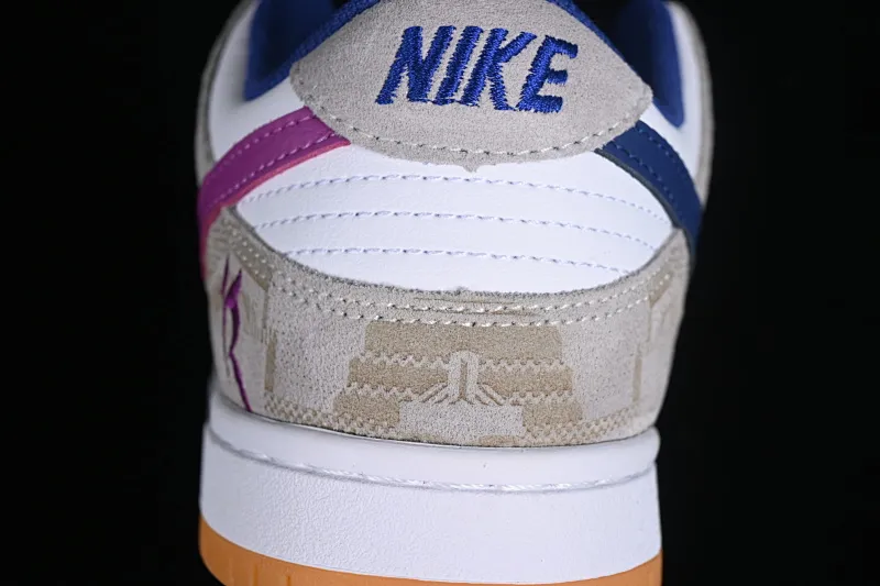 All Categories Nk SB Dunk Series Nk SB Dunk Low Low-top sneakers Cost-effective version Rayssa Leal x Nk SB Dunk Low Brazilian skateboarding goddess joint model SB low-top casual sneakers FZ5251-001